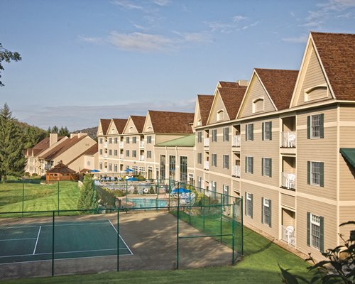 Scenic view of an outdoor tennis court alongside the resort unit.