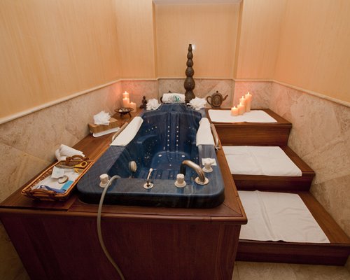 A well furnished spa room.