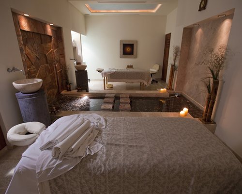 A well furnished spa room.