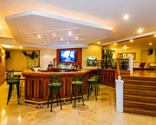 A well furnished indoor bar.