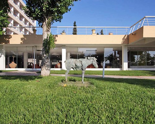 A statue alongside the resort units.