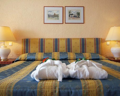 A well furnished bedroom.