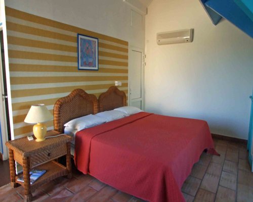 A well furnished bedroom.