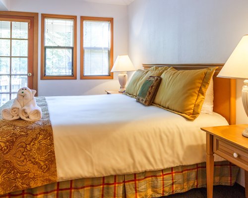 A well furnished bedroom.