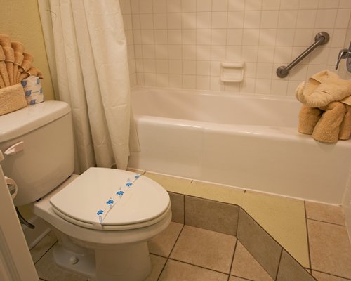 A bathroom with a bathtub.
