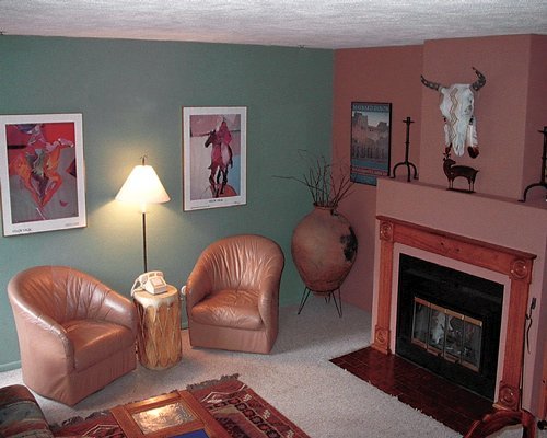 A well furnished living room with a fireplace.