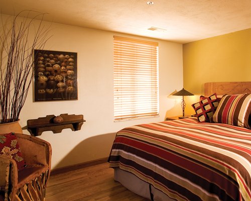 A well furnished bedroom with a queen bed.