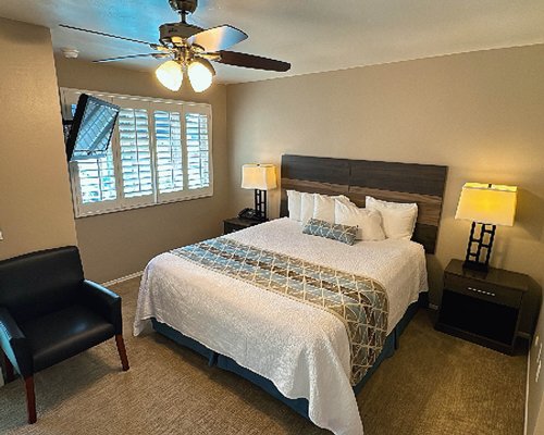 A well furnished bedroom with a queen bed.