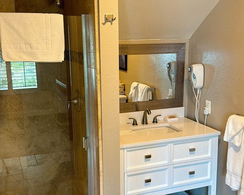 A well furnished bedroom with two twin beds.