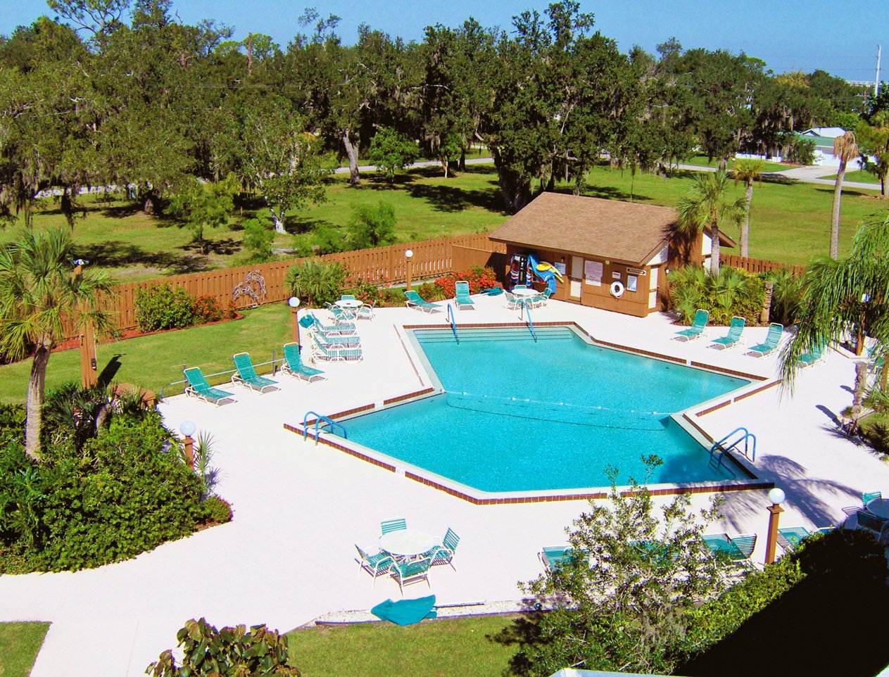 Charlotte Bay Resort And Club