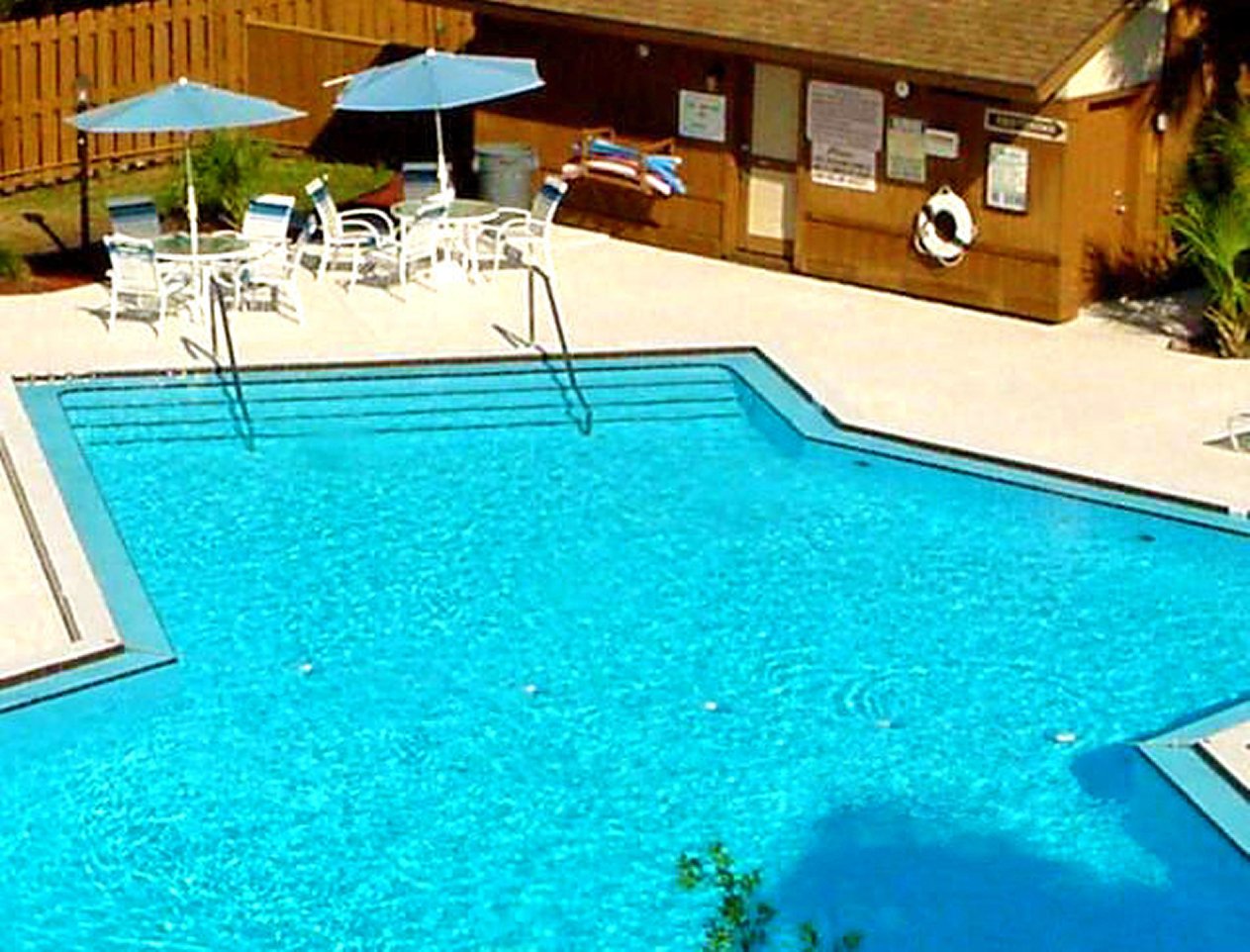 Charlotte Bay Resort And Club