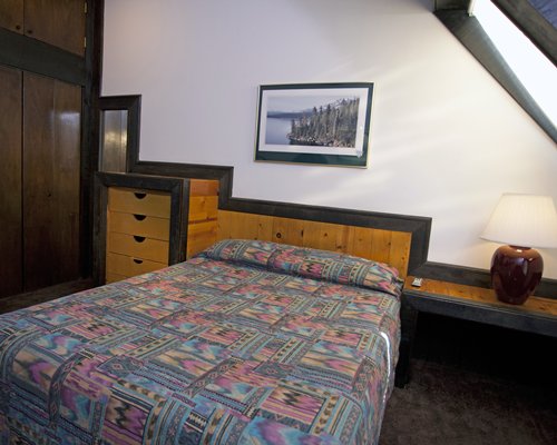 A well furnished bedroom with a queen bed.