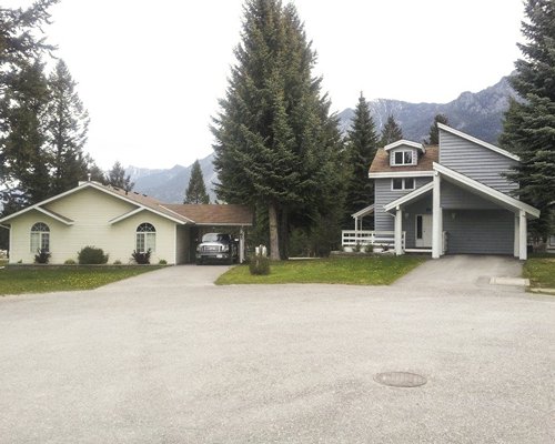 A street view of the Radium Valley Vacation Resort.