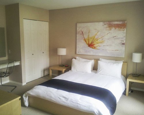 A well furnished bedroom.