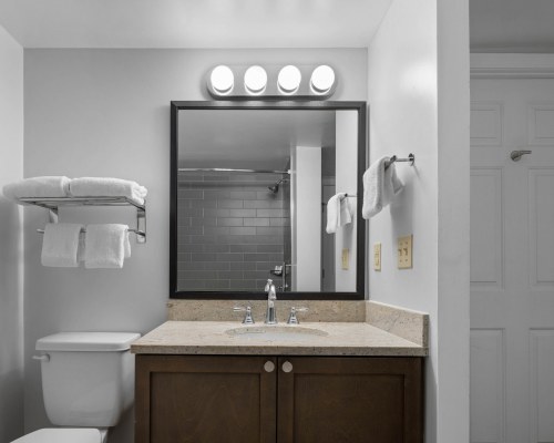 Club Wyndham Newport Onshore - 2 Nights