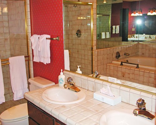 A bathroom with double sink vanity.