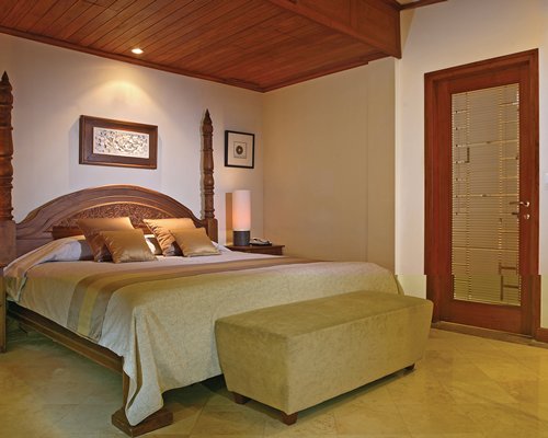 A well furnished bedroom.