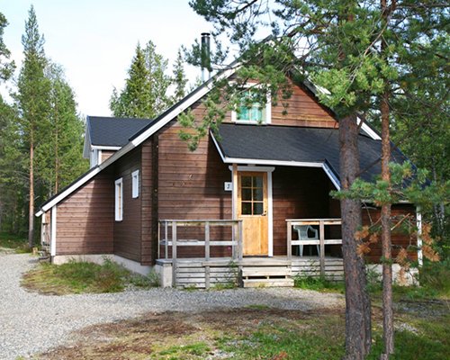An exterior view of the resort unit with a pathway and the trees.