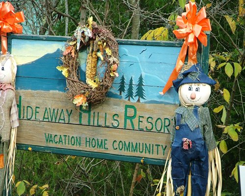 Signboard of Hideaway Hills Resort.