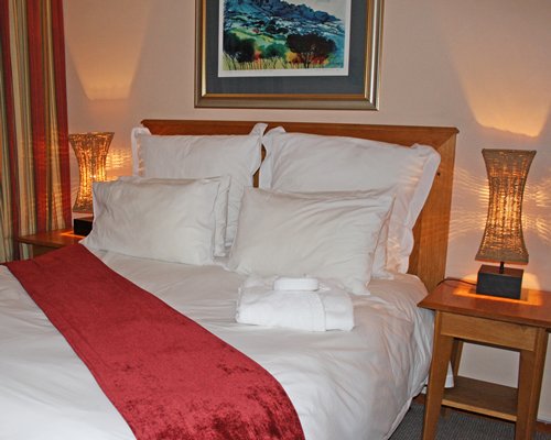 A well furnished bedroom.