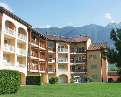 Scenic exterior view of Les Bains de Saillon with multiple balconies.