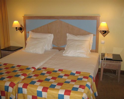 A well furnished bedroom with a twin bed.