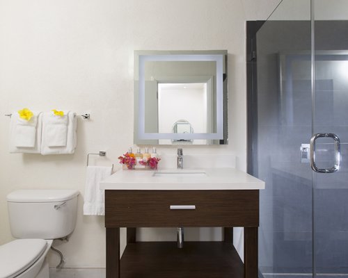 A bathroom with an open sink vanity.