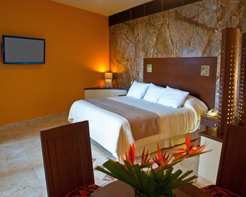 A well furnished bedroom with a king size bed.