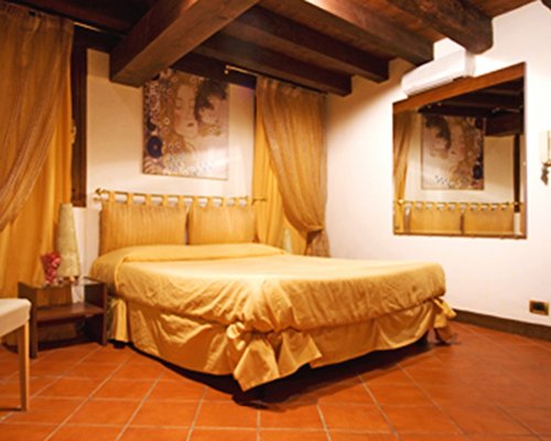 A well furnished bedroom.
