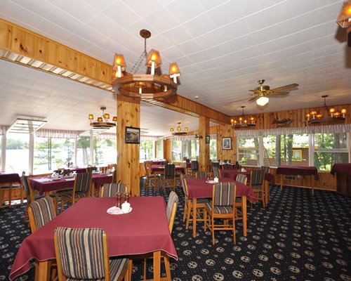 A restaurant at Chaudiere Lodge.