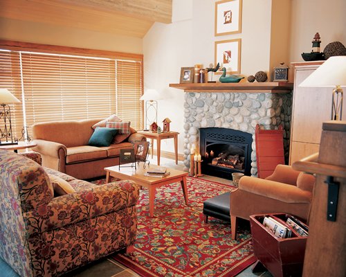 A well furnished living room with a fireplace.