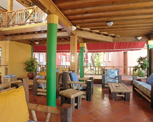 An indoor lounge area at Hotel Decameron San Luis.