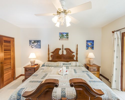 A well furnished bedroom.
