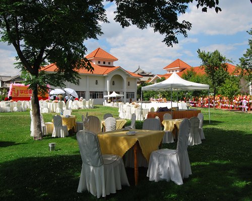 An outdoor fine dining restaurant.