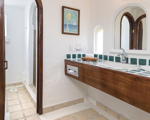 A bathroom with a sink.