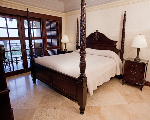 A well furnished bedroom with king bed.