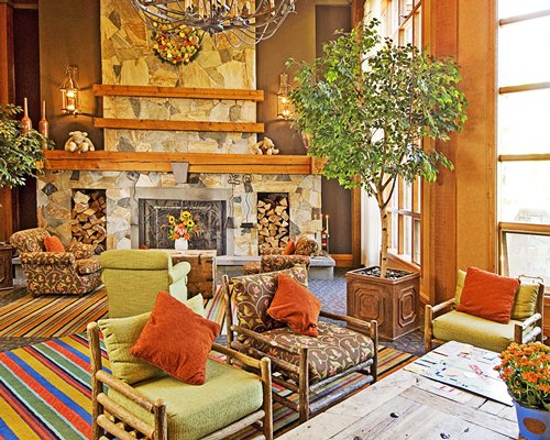 A well furnished living room with a fireplace.