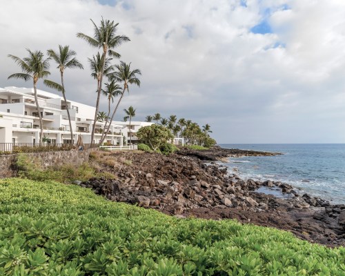 A VIEW OF THE SEASHORE ALONGSIDE THE WYNDHAM ROYAL SEA CLIFF RESORT.
