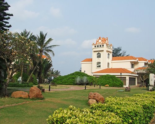 A scenic landscape alongside the Noble Yacht Club.