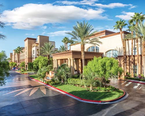 Scenic exterior view and pathway to Worldmark Las Vegas On The Boulevard.