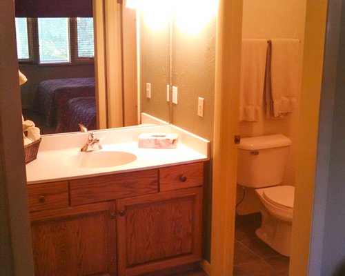 A bathroom with a single sink vanity.
