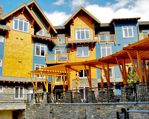 View of Elkhorn at the Lodges with multiple balconies.