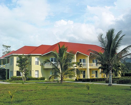 Exterior view of Hotel Palma Real Caribe.