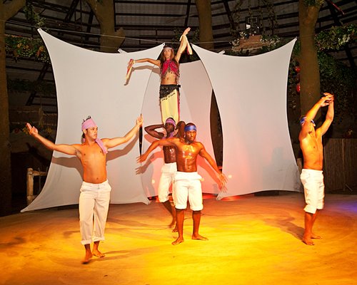 Entertainment show at Hotel Palma Real Caribe.