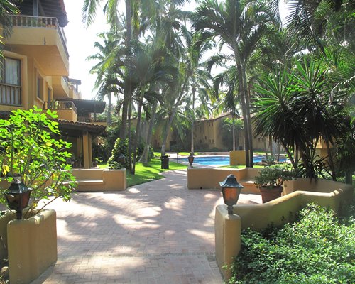 An exterior view of Condominio Los Tules resort.