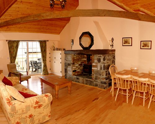 Dangan Lodge Cottages