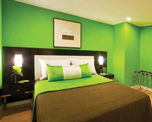 A well furnished bedroom.