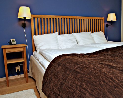 A well furnished bedroom.