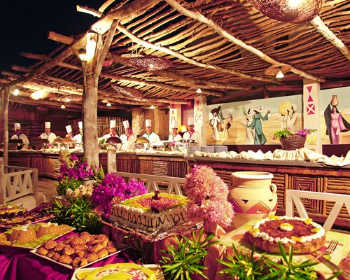 A well furnished indoor restaurant with a buffet.