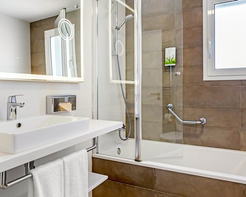 White Sands Beach Club - 4 Nights